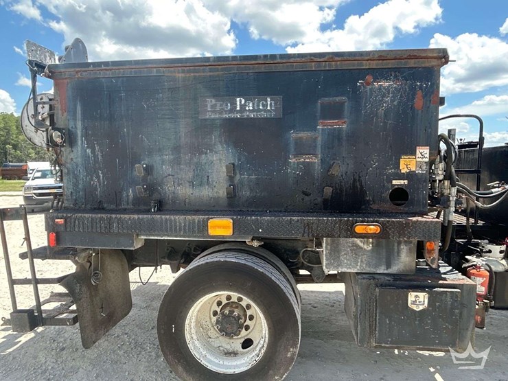 2015-freightliner-m2-106-image-13