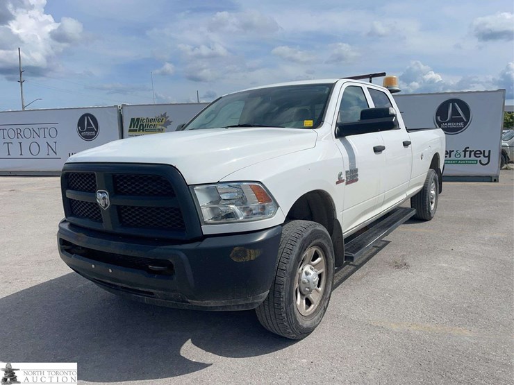2016-dodge-3500-image-1