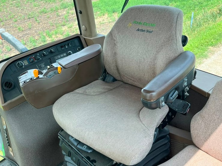 john-deere-8330-image-21