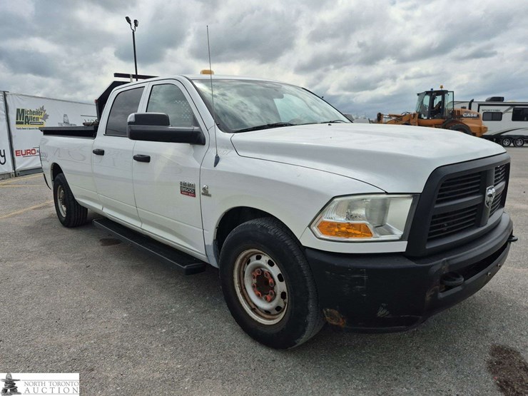 2012-dodge-3500-image-3