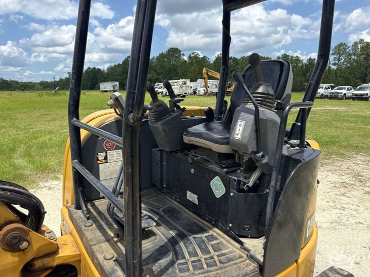 2013-caterpillar-303-image-53