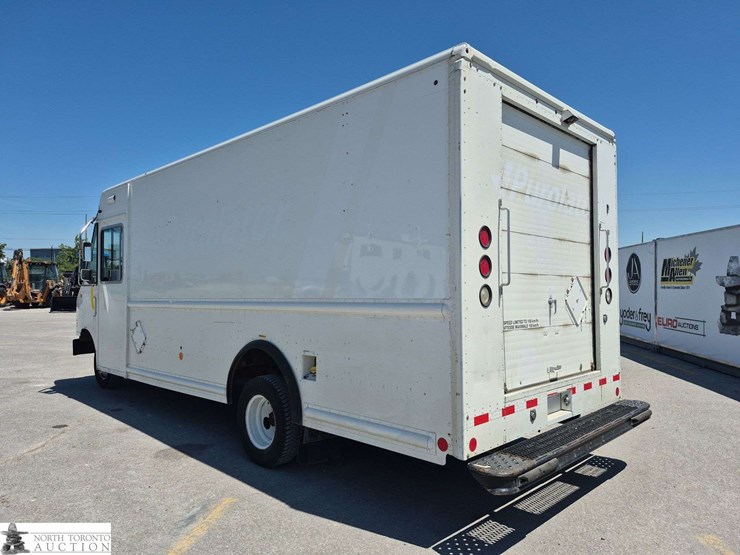 2013-ford-e-series-s/a-step-van-image-7