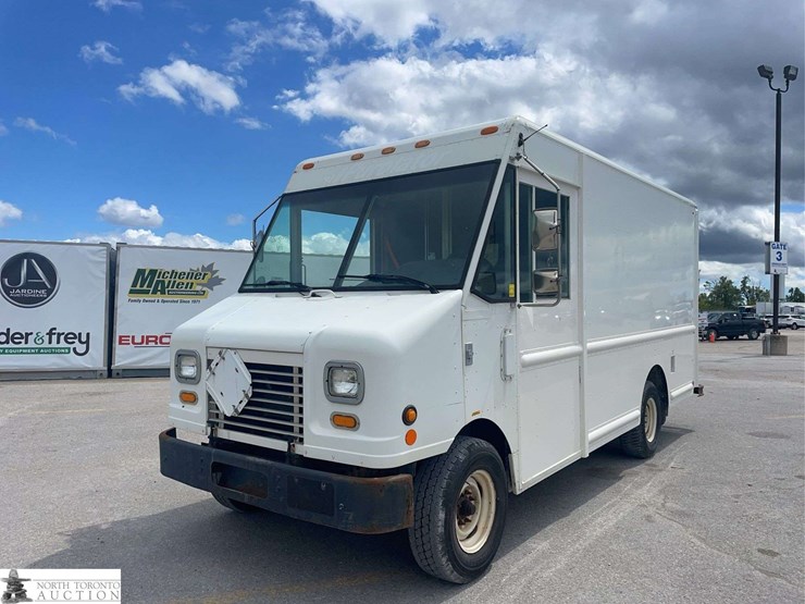 2009-ford-e-series-s/a-step-van-image-1