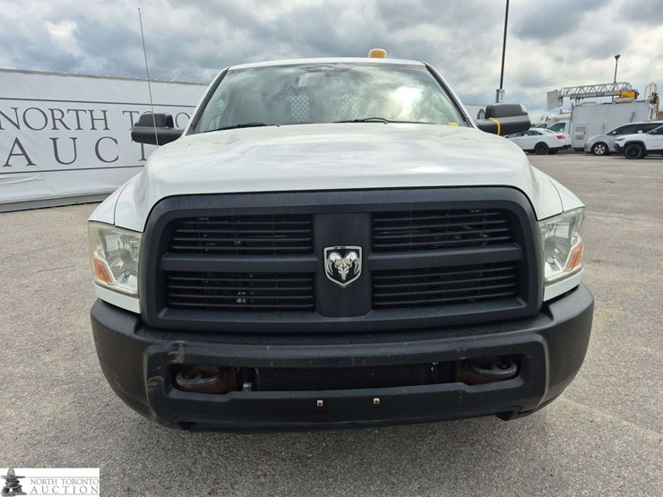 2012-dodge-3500-image-2