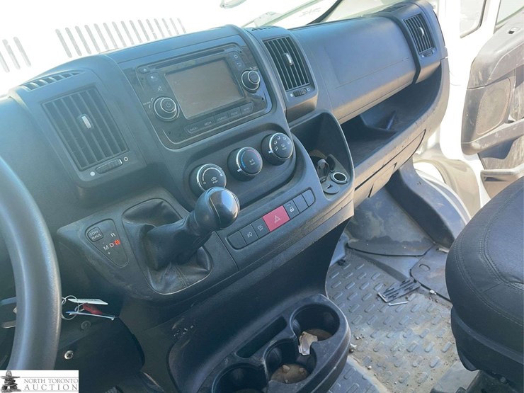 2015-ram-promaster-cargo-van-image-13