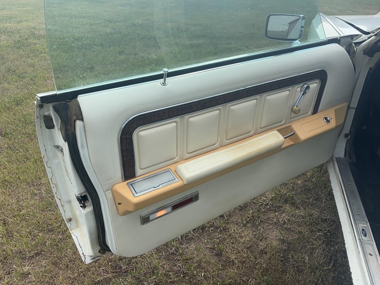 1976-ford-ltd-landau-image-22
