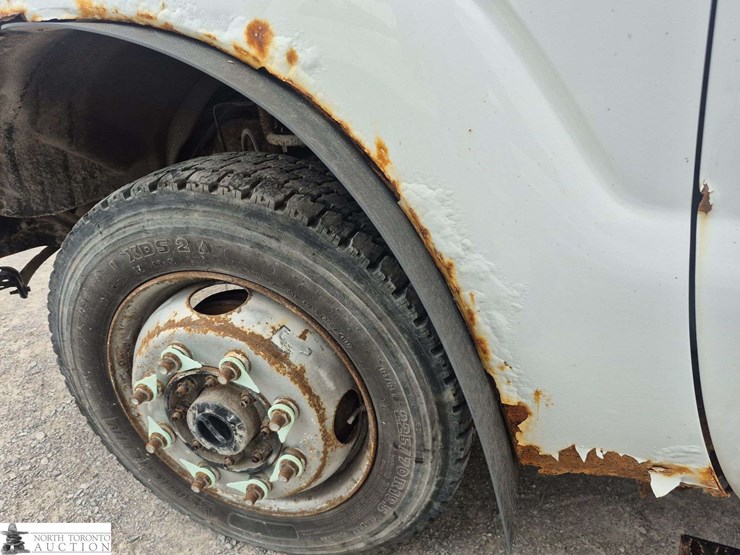 2011-ford-f350-image-17