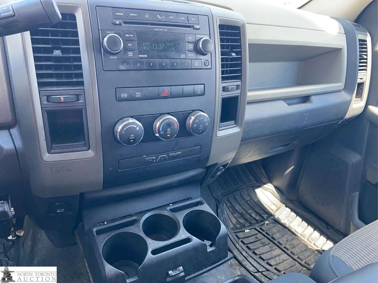 2011-dodge-2500-image-13