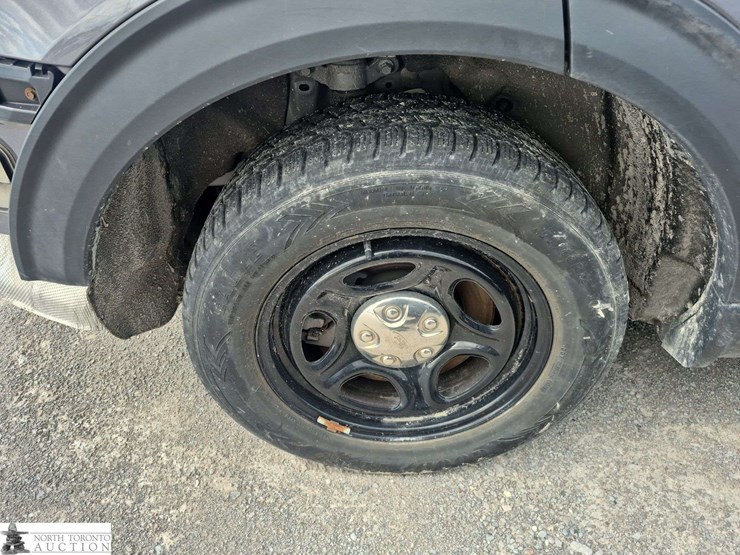 2021-ford-explorer-image-23