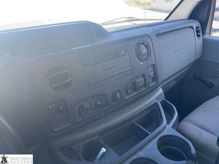2013-ford-e-series-e-450-sd-s/a-service-truck-image-13