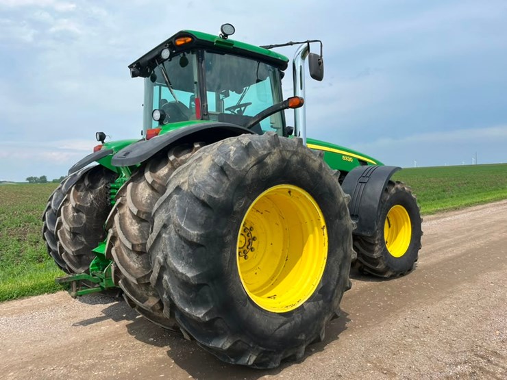 john-deere-8330-image-10