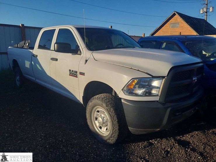 2015-dodge-3500-image-2