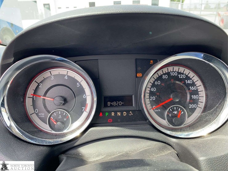 2017-dodge-grand-caravan-se-image-12