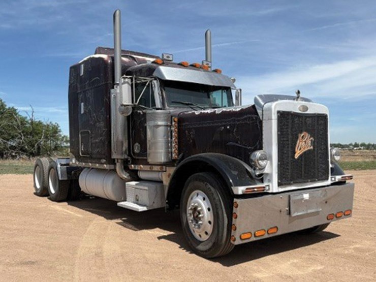 2000-peterbilt-379-image-1