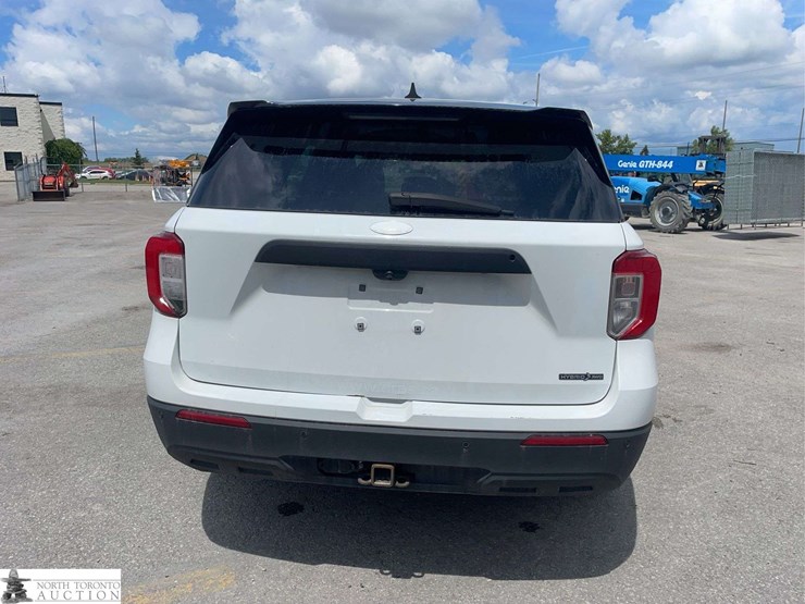 2022-ford-explorer-image-6