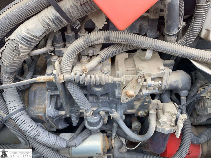 2011-kubota-m6040-image-27