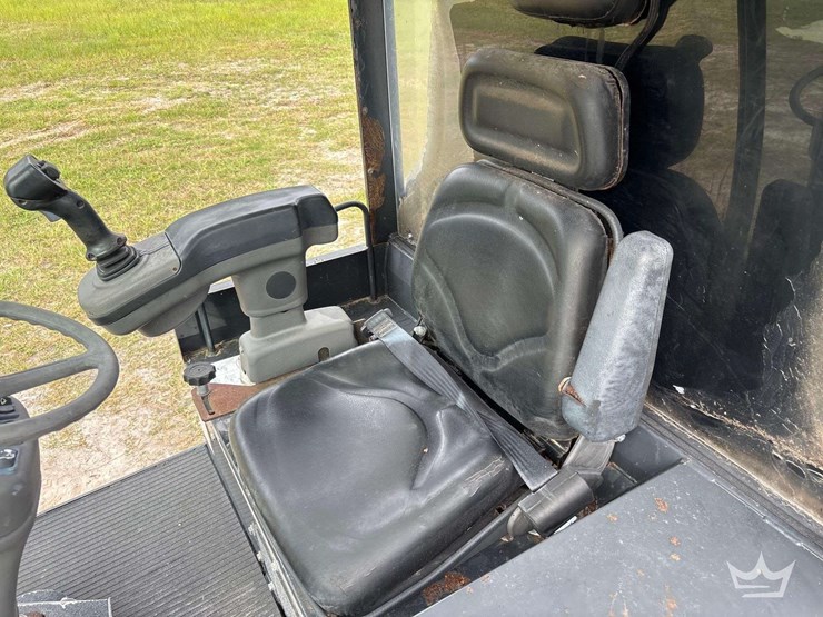 2017-madvac-lr50t-ride-on-litter-vacuum-image-62