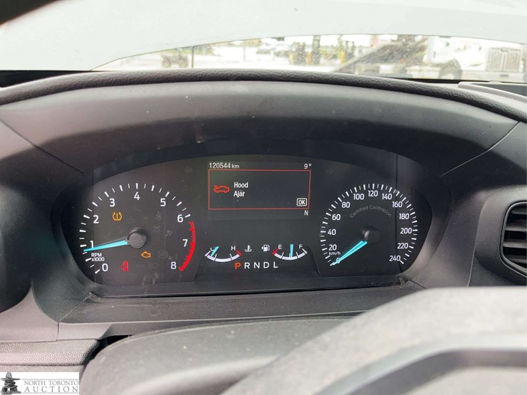 2020-ford-explorer-image-10