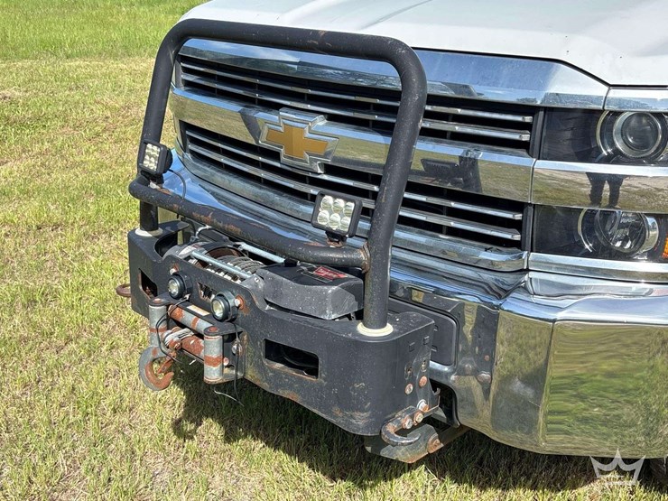 2015-chevrolet-silverado-2500hd-image-31