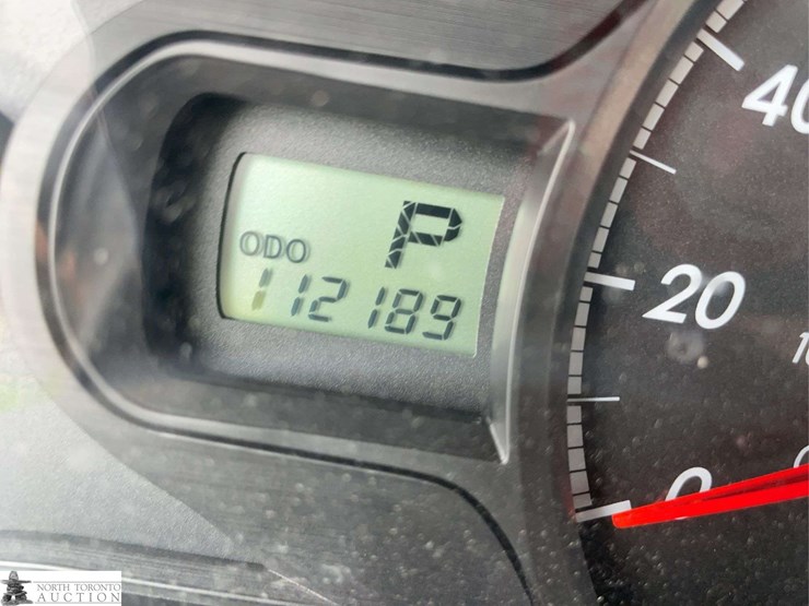 2013-toyota-sienna-image-25