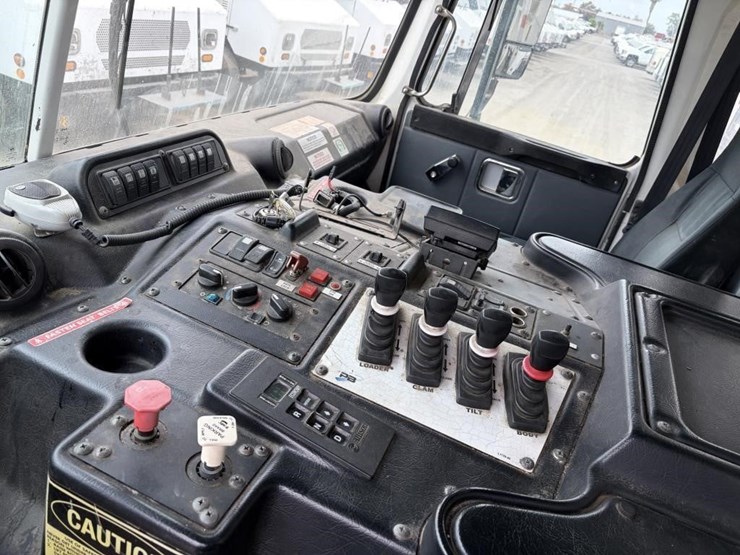 2011-autocar-xpeditor-image-22
