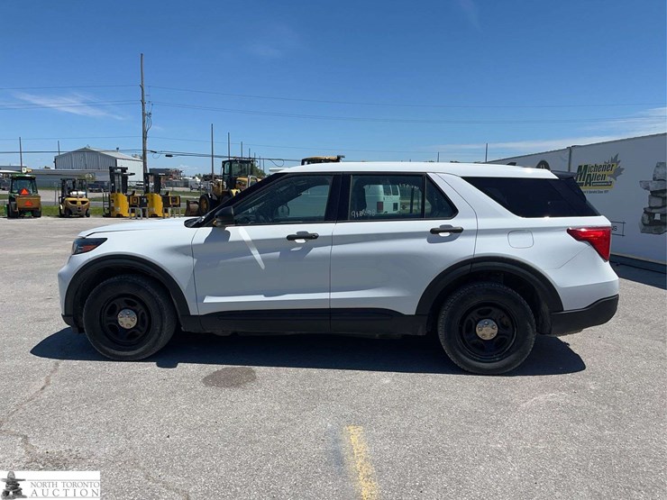 2022-ford-explorer-image-8