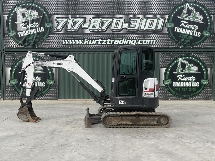 2011-bobcat-e35-image-1