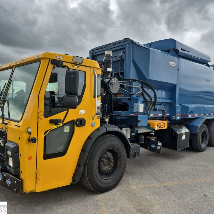 2018 Mack LR633 T/A Refuse Truck