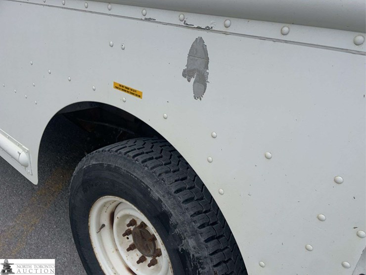 2011-ford-e-series-s/a-step-van-image-24