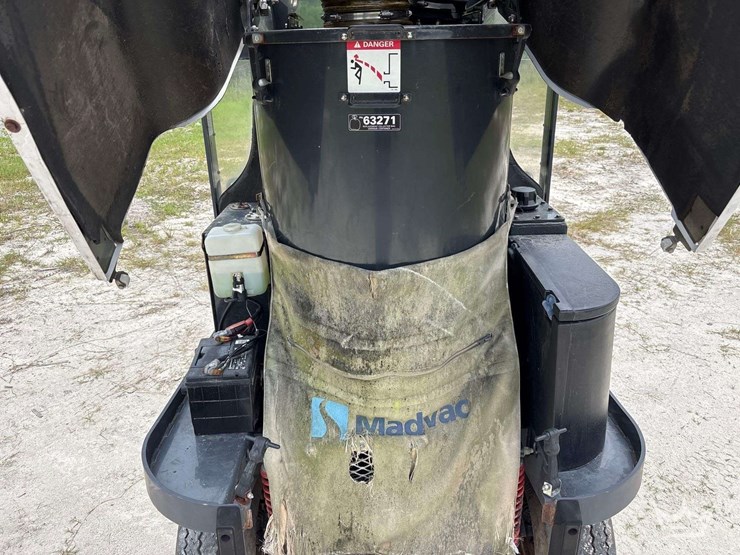 2014-madvac-lr50-ride-on-litter-vacuum-image-19