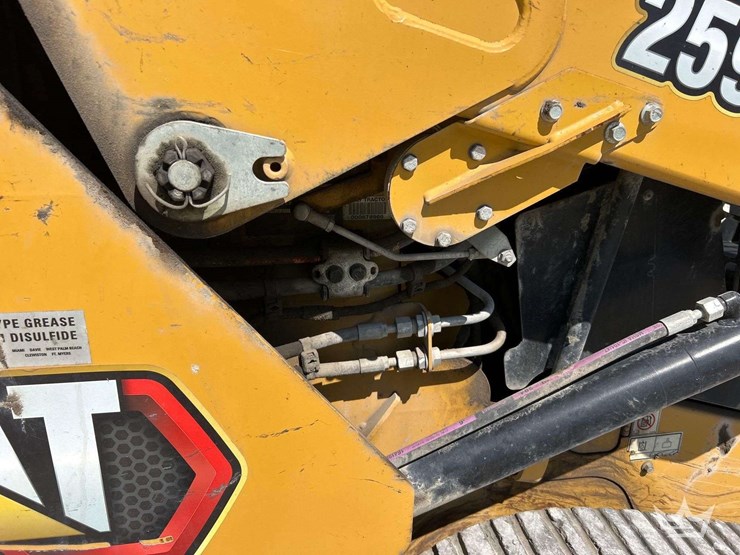 2023-caterpillar-259d3-image-43
