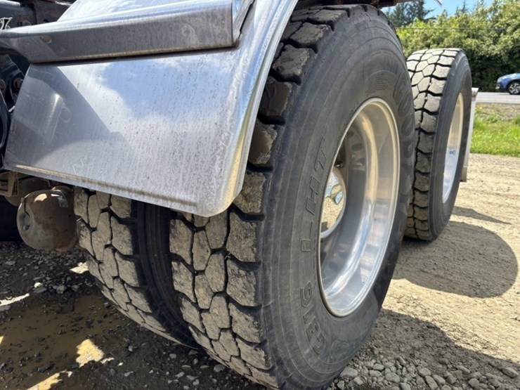 2010-kenworth-t800-image-10