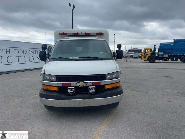 2017-chevrolet-express-s/a-cube-van-image-2