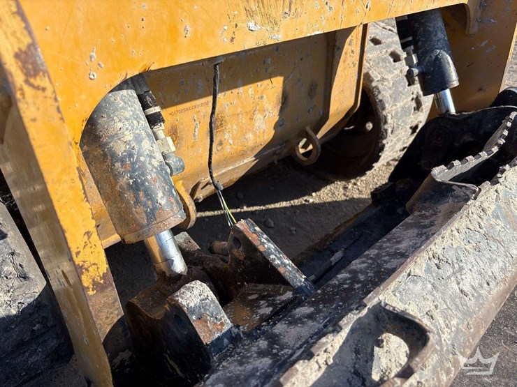 2021-caterpillar-259d3-image-11