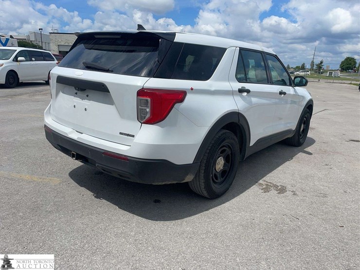 2022-ford-explorer-image-5
