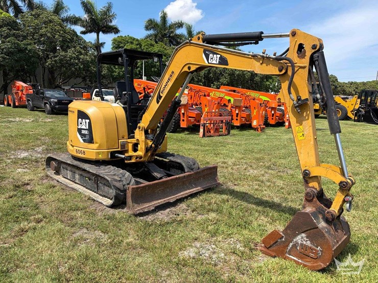 2016-caterpillar-305e2-image-2