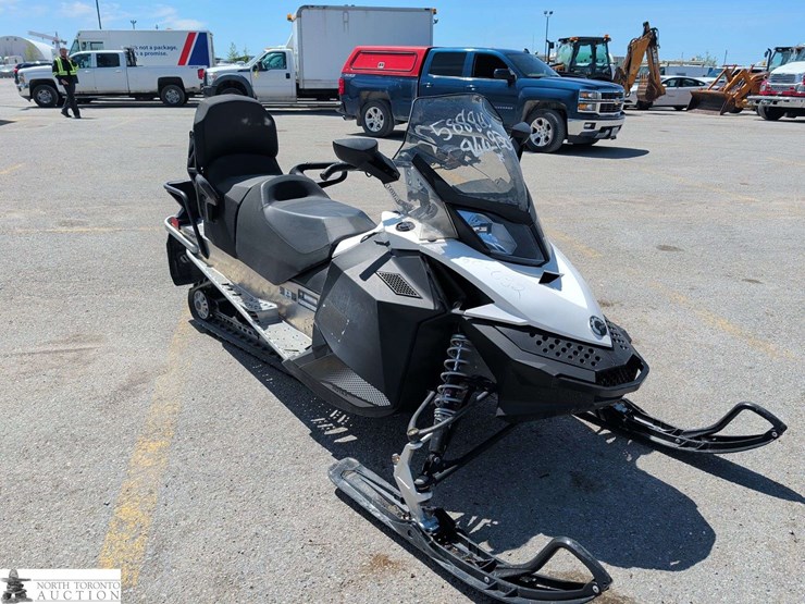 2014-grand-touring-sport-2014-ski-doo-grand-touring-sport-image-10