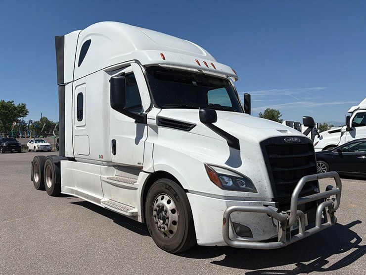 2023-freightliner-cascadia-126-image-1