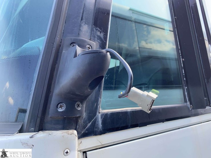 non-operable-2010-motor-coach-industries-d4500-t/a-passenger-wheelchair-accessible-bus-image-32