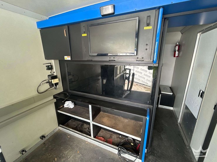 2015-ford-f550-image-18