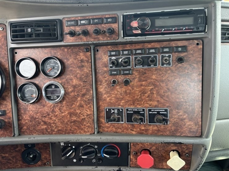 2004-kenworth-t800-image-33