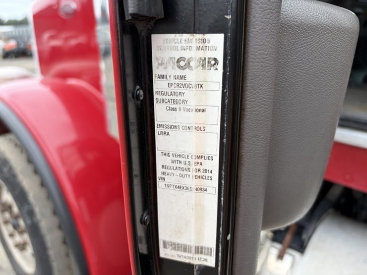 2014-peterbilt-367-image-9