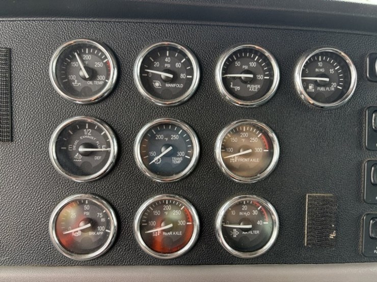 2014-peterbilt-367-image-19