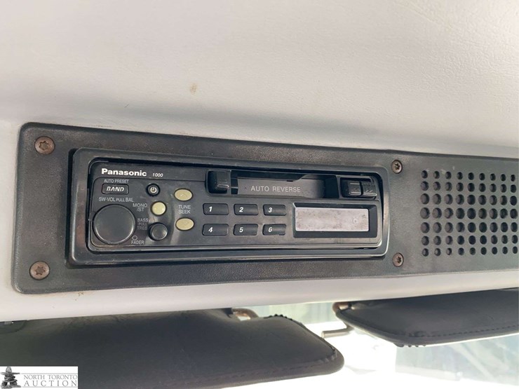 1996-freightliner-fl112-image-16