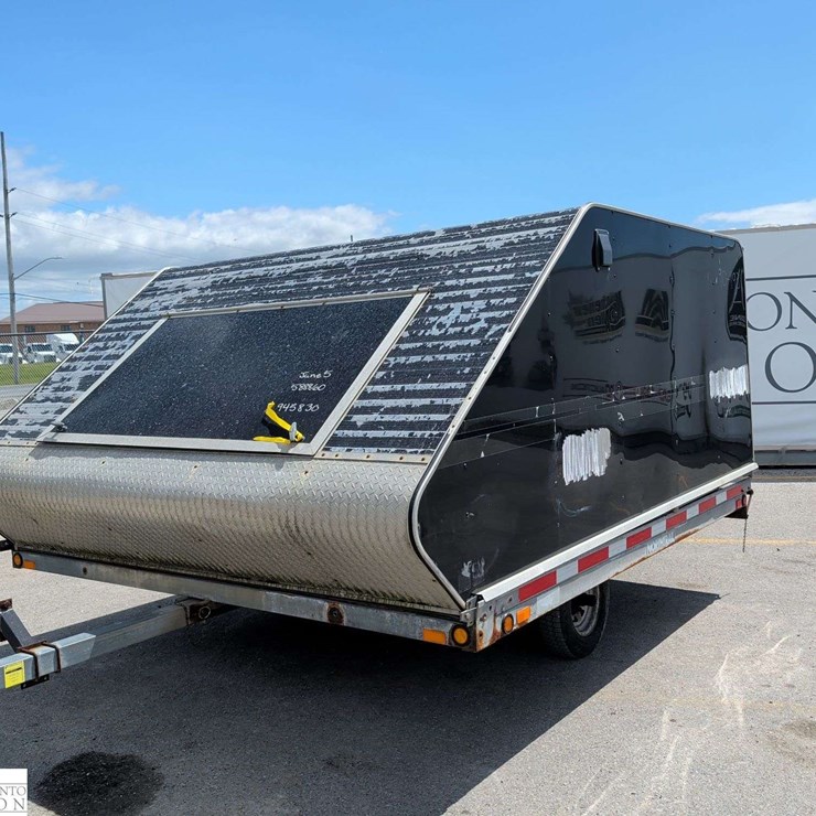 2011 L&B Moore S/A Enclosed Trailer
