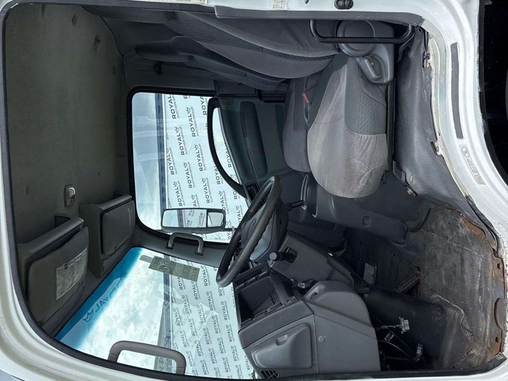 2013-isuzu-nrr-image-12