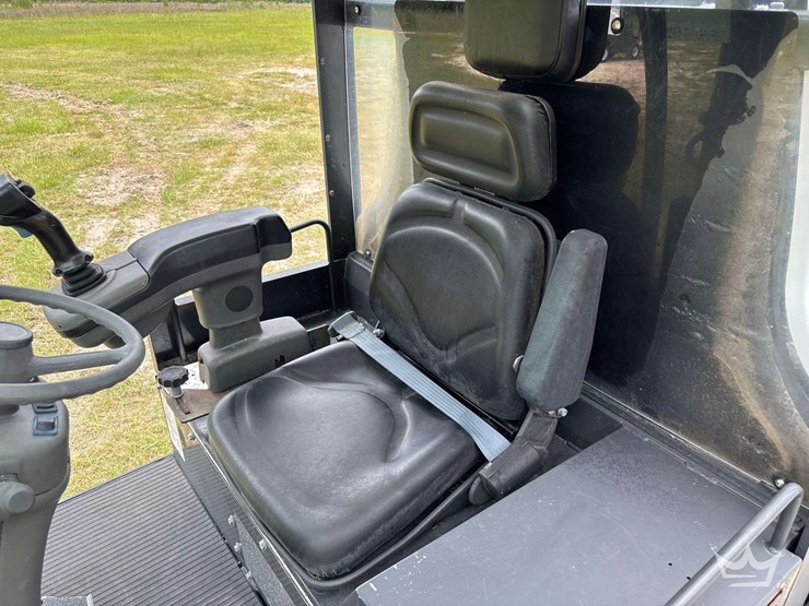 2017-madvac-lr50t-ride-on-litter-vacuum-image-53