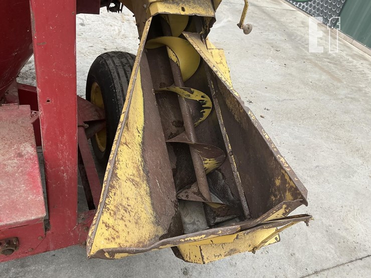 new-holland-355-image-12