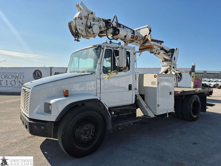 2002-freightliner-fl80-image-1