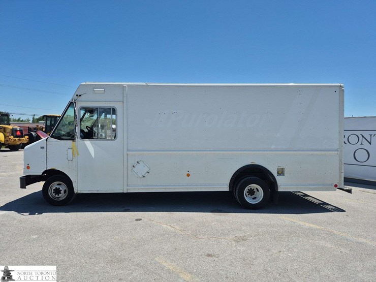2013-ford-e-series-s/a-step-van-image-8